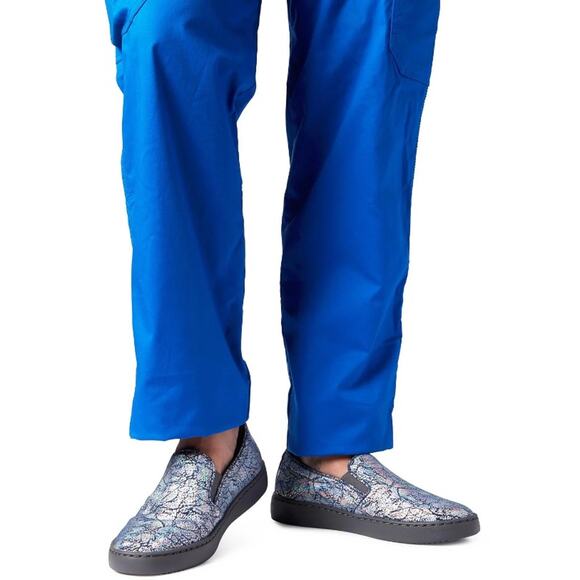 NWT women's Vionic Avery Pro Non-Slip Light Blue Suede shoes 7.5 - Picture 5 of 8